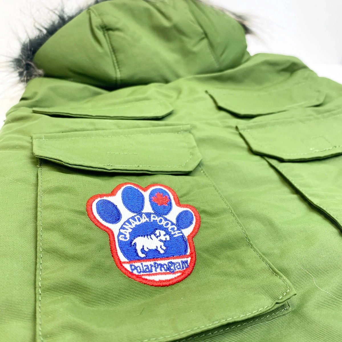 Canada Pooch Everest Explorer hundejakke Militærgrøn 66 cm nr 26